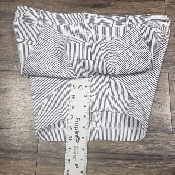 Vince Camuto twill shorts - Picture 8 of 9